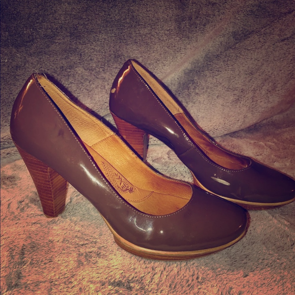 Super comfortable tan pump